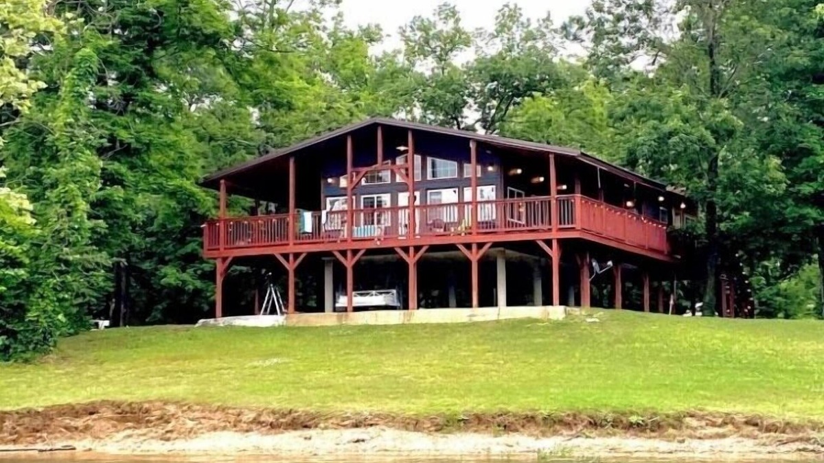 Doniphan Cabin | "Firefly on the Current" Gorgeous Riverfront Modern Cabin on Current River