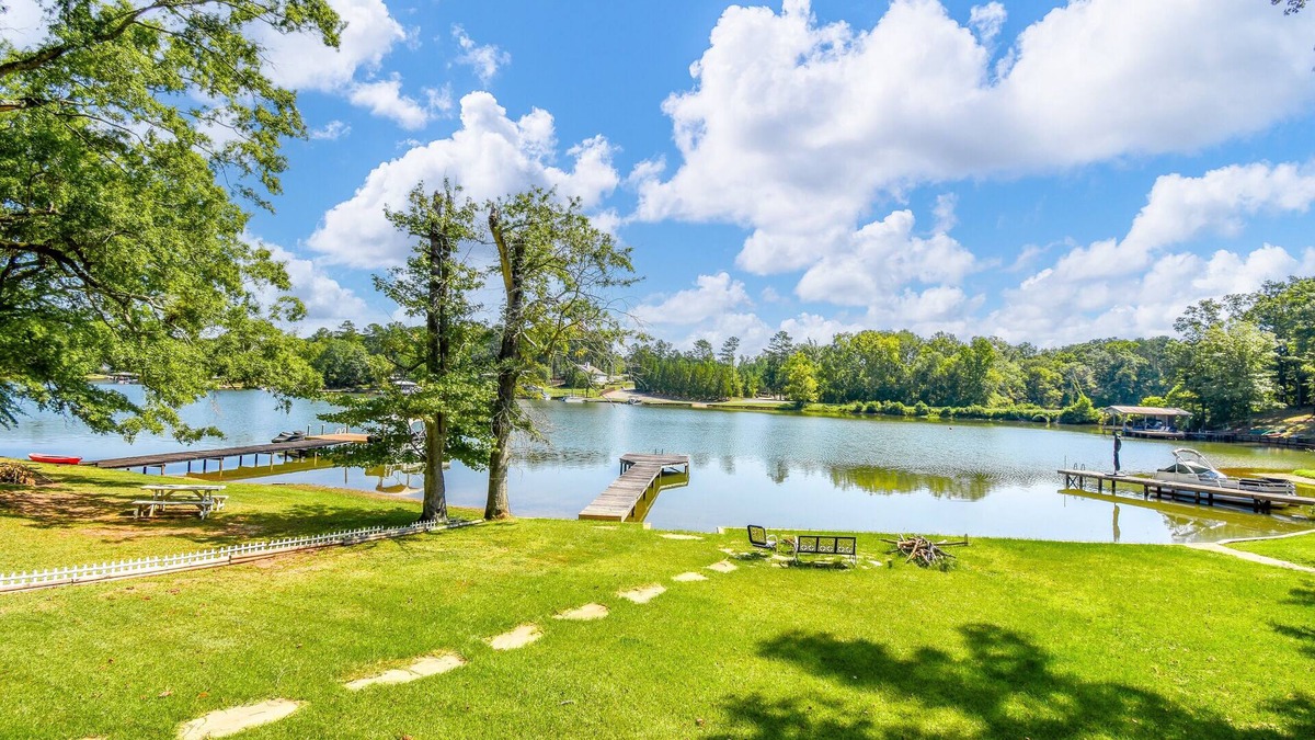 Jacksons' Gap House | Firelight Cabin Retreat, Firelight Cabin- Cozy 3br Lakefront Cabin Retreat