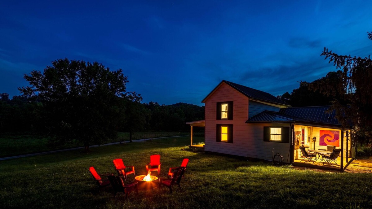McArthur House | Firepit + Grill + Fireplace Cozy Fall Farmhouse