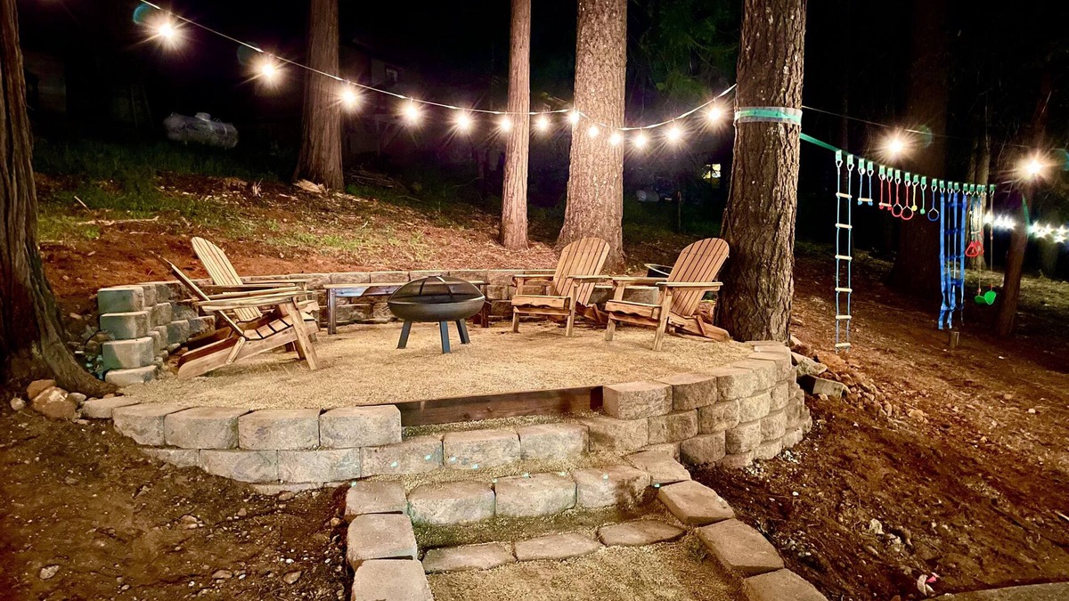 Pollock Pines Cabin | FirePit~Horseshoes~King Bed~Near Lake, Wine, Farms
