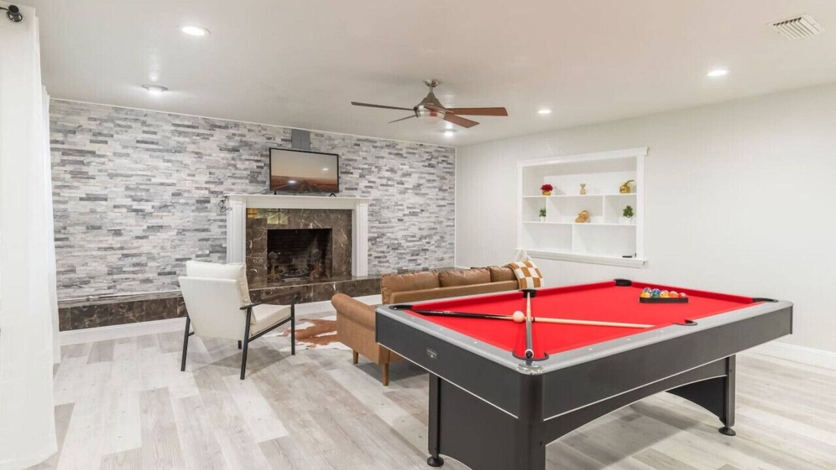 DeLand Apartment | Firepit + Pool Table + Grill + 8mi to Blue Springs