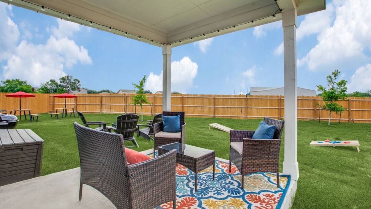 Heritage House | Firepit w/ S'mores near Lackland AFB BMT Graduation, Seaworld, Riverwalk