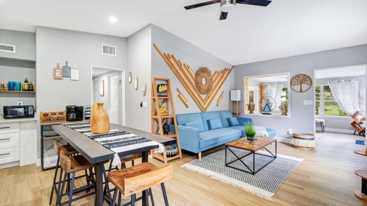Conway Apartment | Fireplace + Lake View + 10min to dwtn + near parks