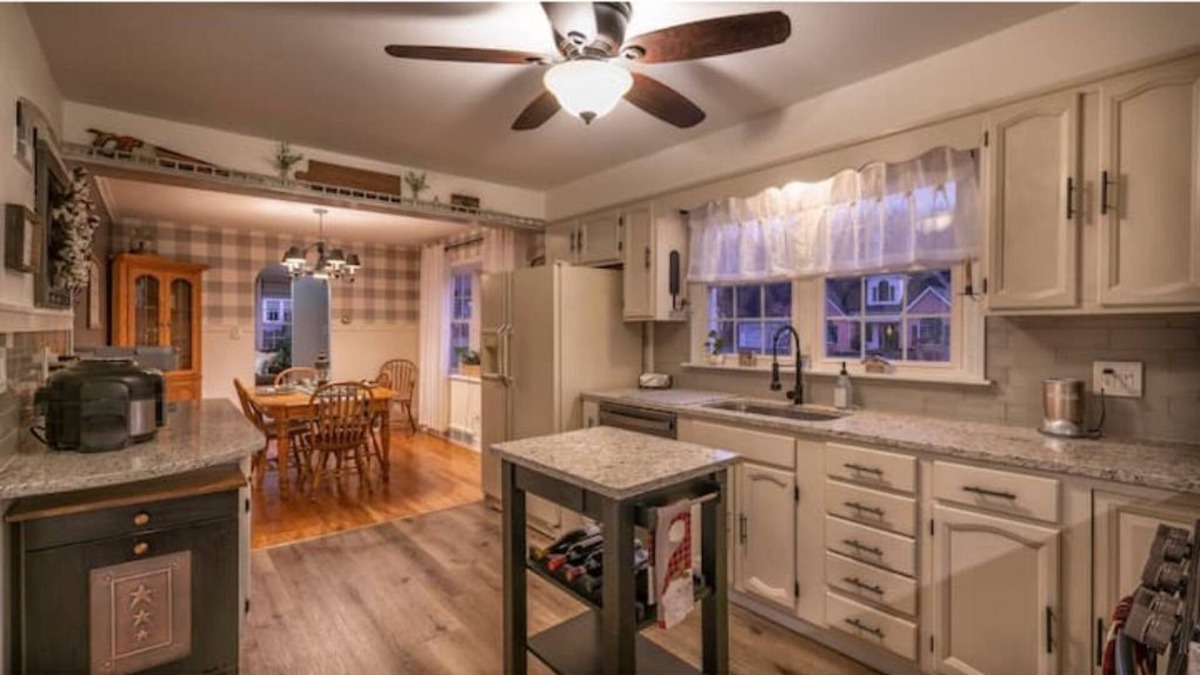 Niskayuna House | Fireplace | Patio | Parking