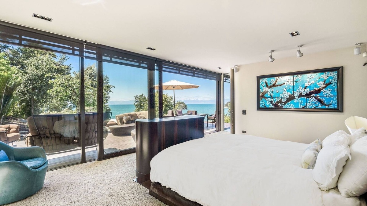 Ngaio Bay Cabin | Fireplace Suite - Ocean Views & Beach