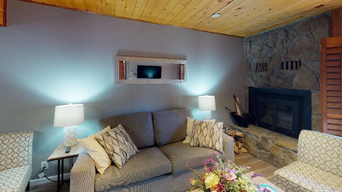 Angel Fire Condo | Fireplace | WiFi | Close to Lifts | Windchimes 212