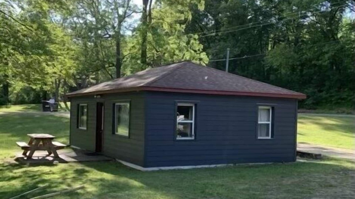 Three Rivers Cottage | Fireside Cottage - Lakefront Cottages On Semi-private Lake, Beach, Boats, Fun!