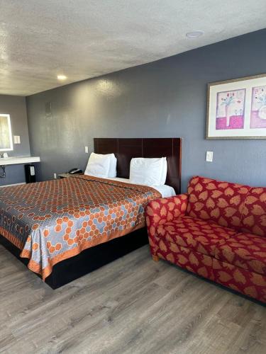 Beach Hill - Beach Flats Hotel | Fireside Inn By The Beach Boardwalk & Bowling