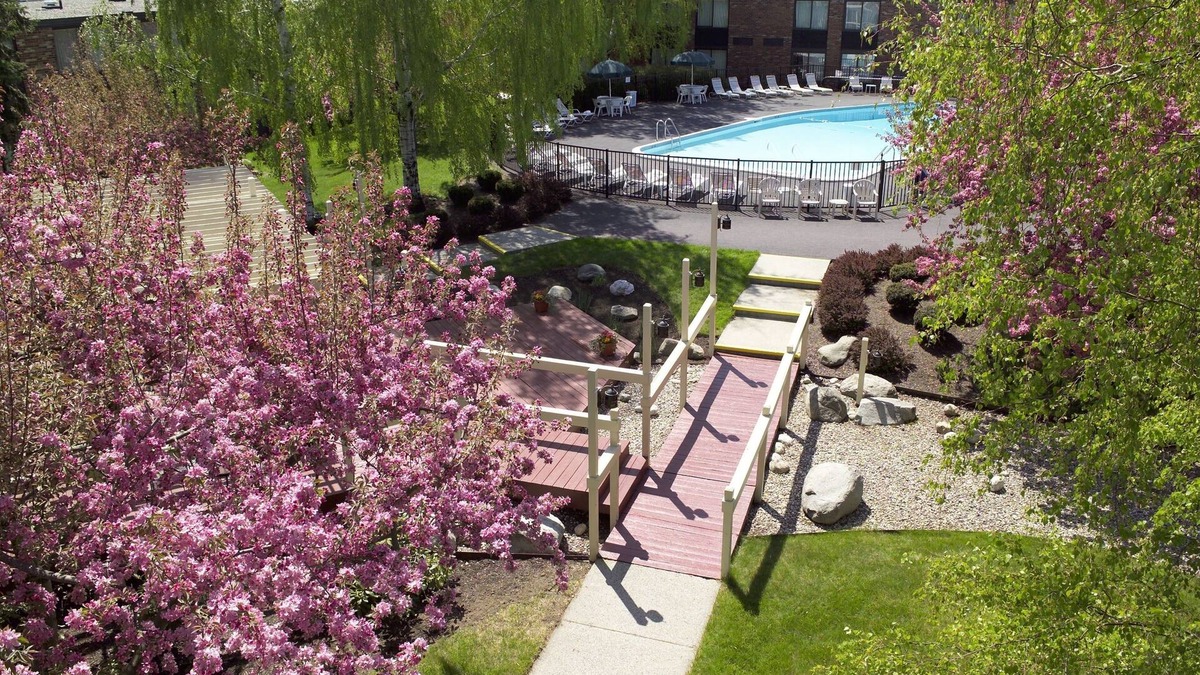Nasons Corner Hotel | Fireside Inn & Suites Portland