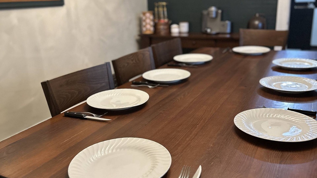 Warren House | Fireside Retreat, Place To Stay in Warren Ohio, Sleeps 8