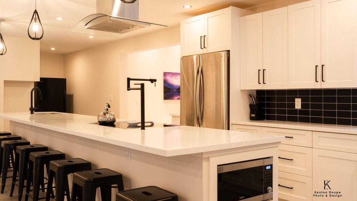 Nelson Cabin | First Chair Lodge & Retreat Center- 10 min from Whitewater & Nelson; Sleeps 19
