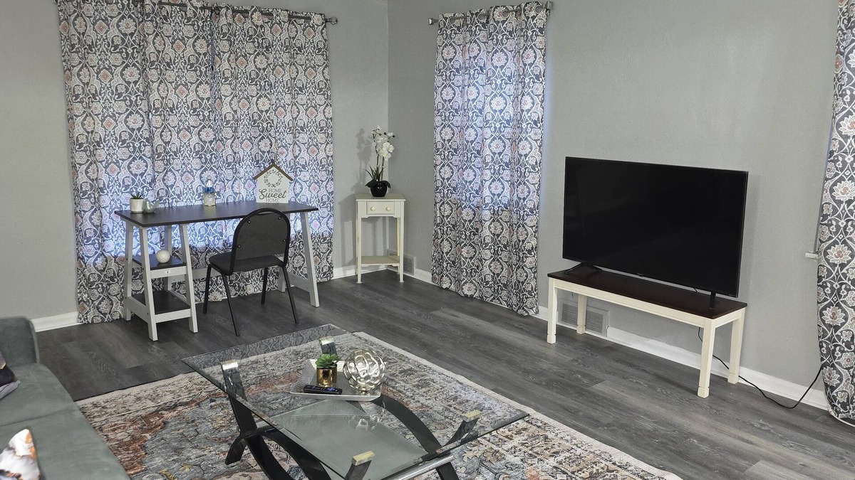 Toledo Apartment | First floor 1Bed/1Bth Pets OK, Close to ProMedica, UT