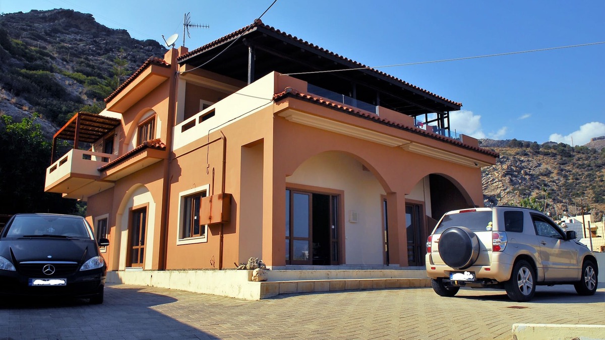Tsoutsouros House | First floor house next to the sea with mountain and sea view