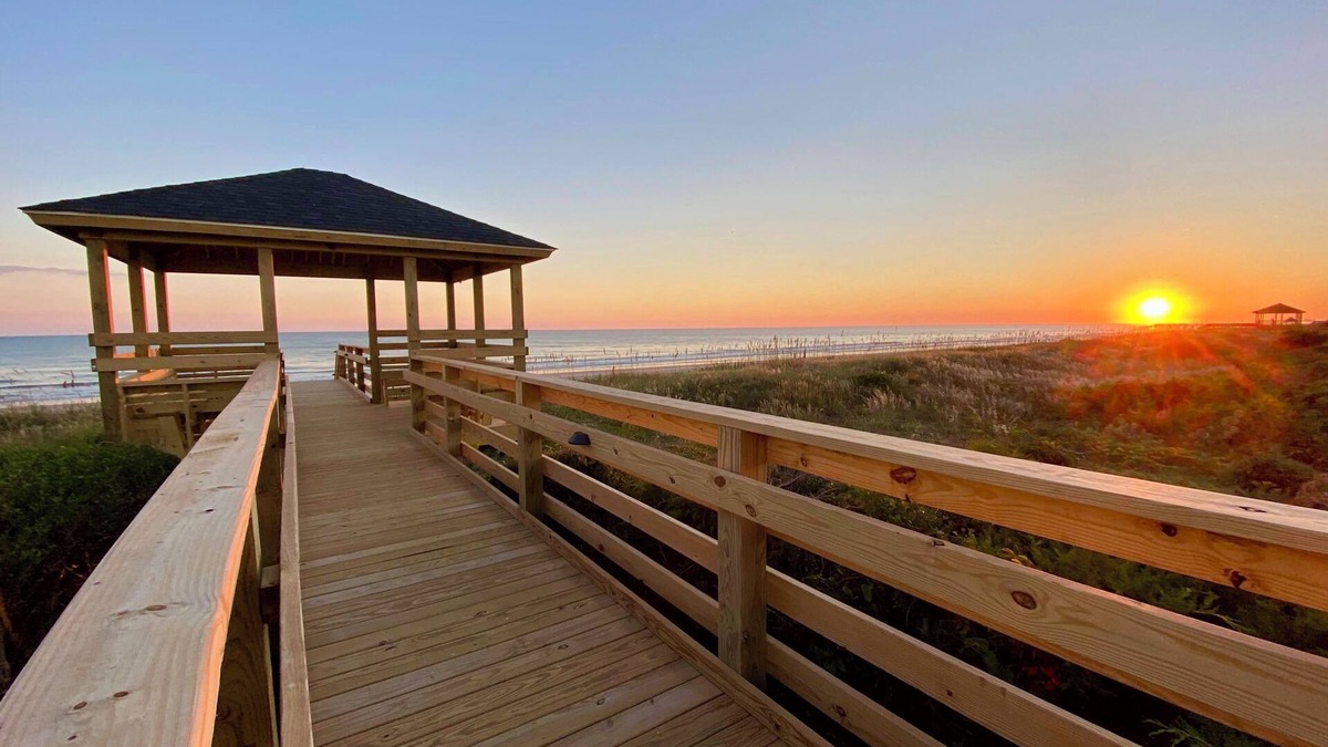 Atlantic Beach Condo | First Floor, Pet-friendly, Steps to Beach! - Oceanside Oasis
