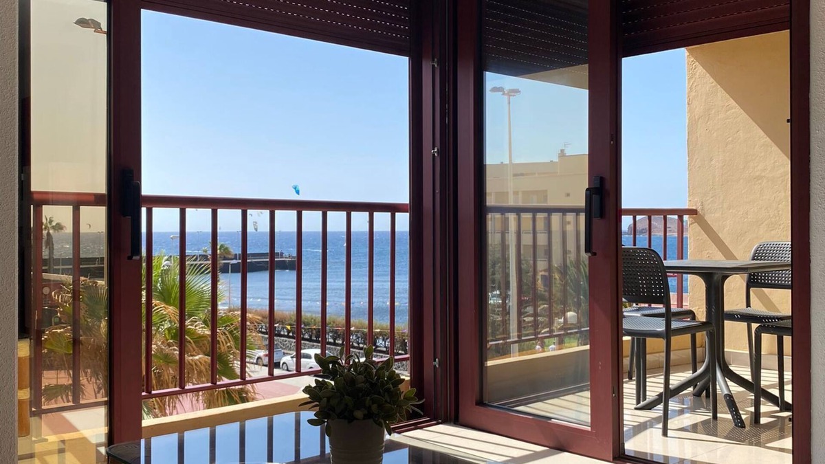 El Medano Apartment | First line beach, free WIFI, air conditioning and garage #