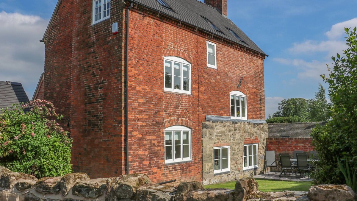 Smisby Cottage | FIRTREE COTTAGE, with open fire in Ashby-De-La-Zouch