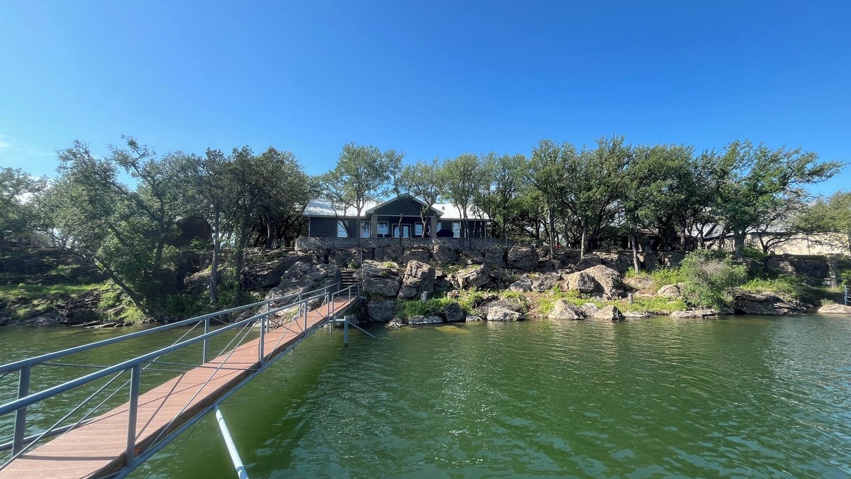 Graham House | Fish and Float in deep Possum Hollow cove! Close to restaurants & Graham!