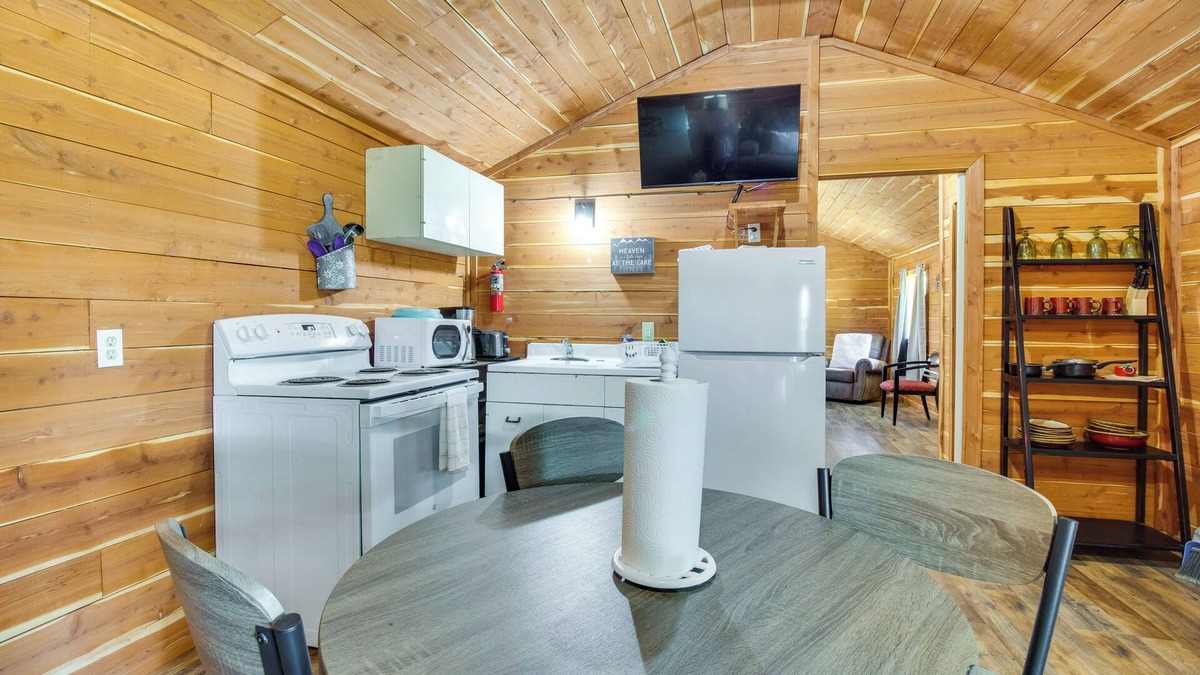 Lakeview Cabin | Fish & Boat: Angler's Cabin 2 Mi to White River