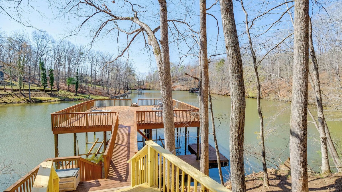 Westlake Corner House | Fish, Boat & Hike: Lakefront Home w/Game Room!