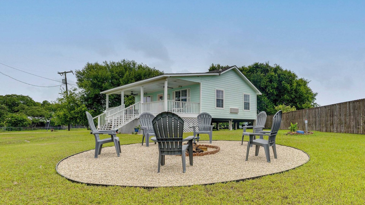 Long Mott House | Fish & Boat: Home w/Spacious Yard in Seadrift