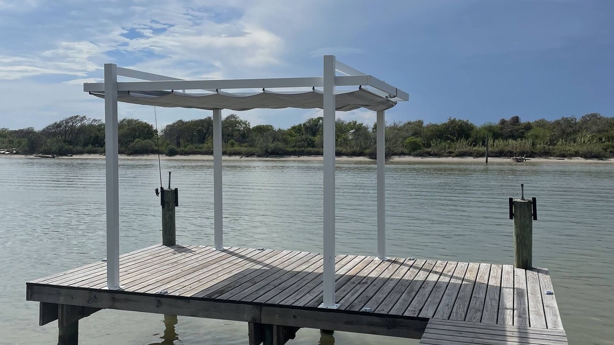 Elmaton House | Fish from your private dock on the Colorado River at Bay Bandits’ Hideaway!