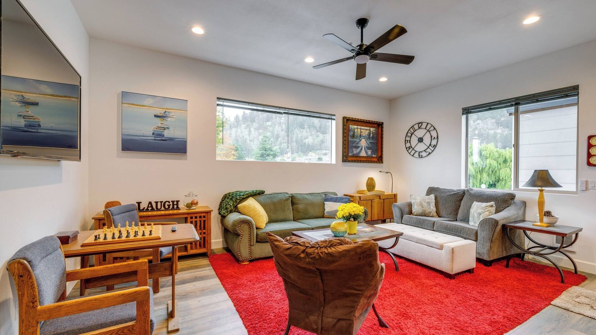 Garibaldi Apartment | Fish, Hike & More: Tillamook Bay Escape!