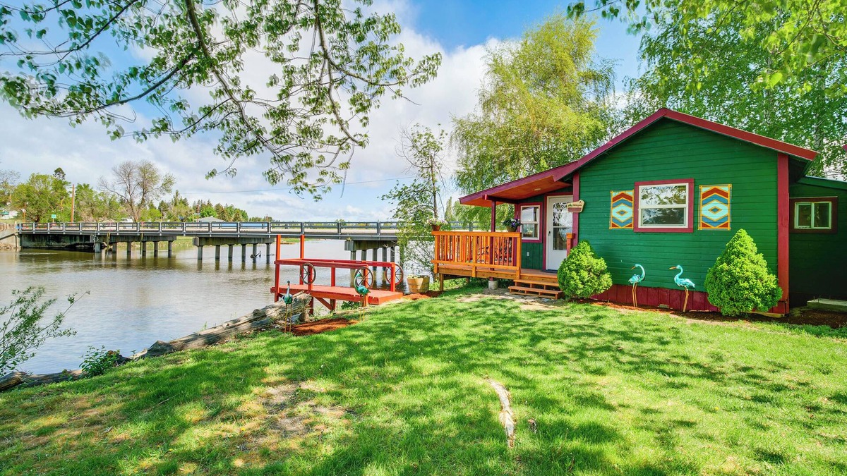 Chiloquin Cabin | Fish & Hike: Peaceful Cabin on Williamson River