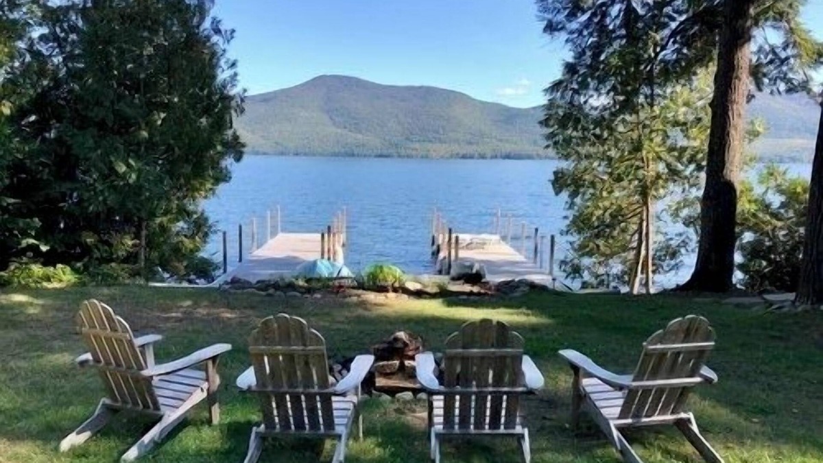 Diamond Point House | Fish Point Hideaway – Lakefront Retreat with 6 Bedrooms & 4 Baths on Lake George
