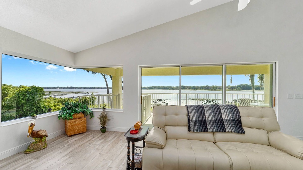 Candler House | Fish, Swim and Play! Steps to Private spring fed "Smith Lake"