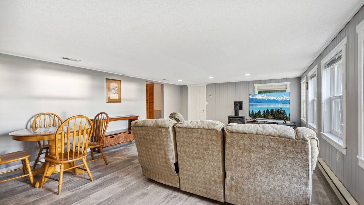 Annandale House | Fish, swim, boat and relax on beautiful Bass Lake