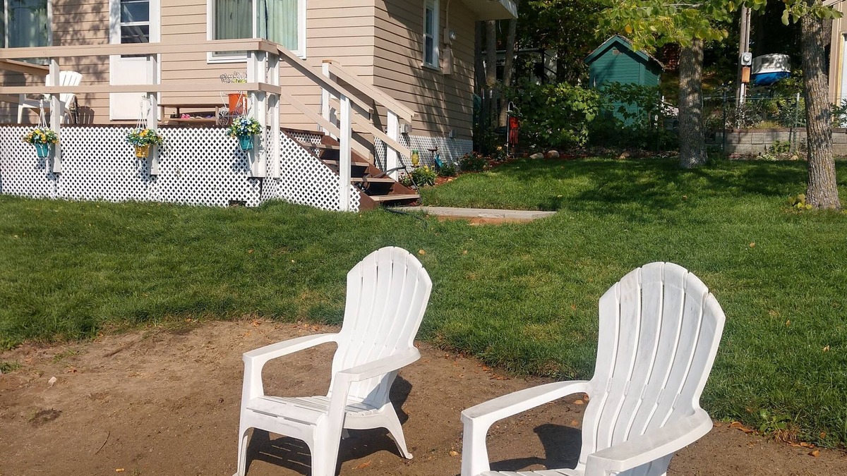 Cushing Cabin | Fish Trap Lake Oasis- Perfect couples getaway. Pet-Friendly.