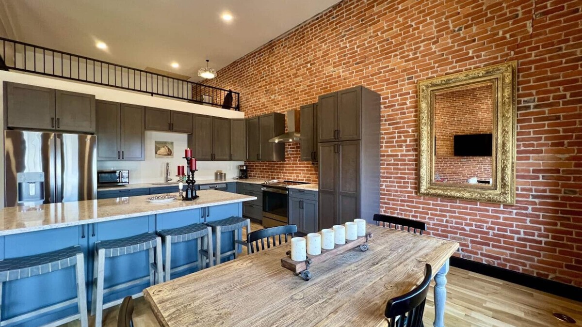 Baker City Apartment | Fisher Loft - New! Gorgeous Downtown Space, 2 Bdrm, Local Golfing 50% Off!