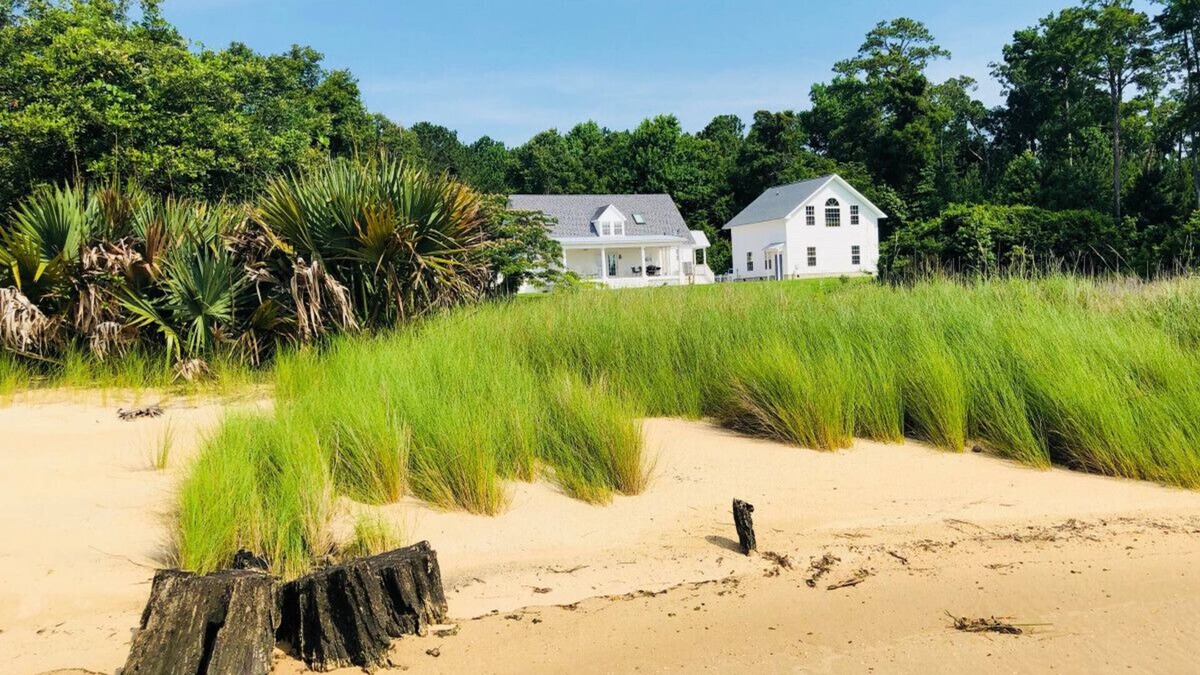 Minnesott Beach House | Fisher Point Cottage on the Nuese River