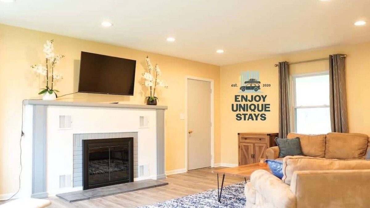 Berrien Springs House | Fisher's Fancy l Near the river & in house games!