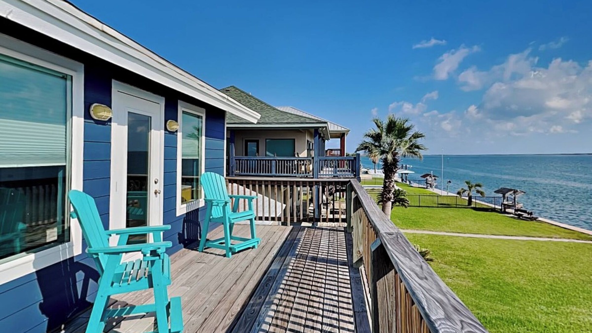 Palm Harbor House | Fisherman Luv | Bay Views, Night Fishing Light
