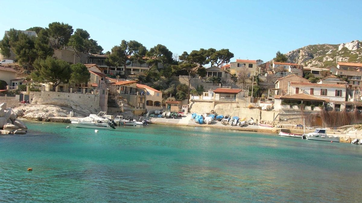 Calanque de Morgiou House | Fisherman's cottage along the water niolon
