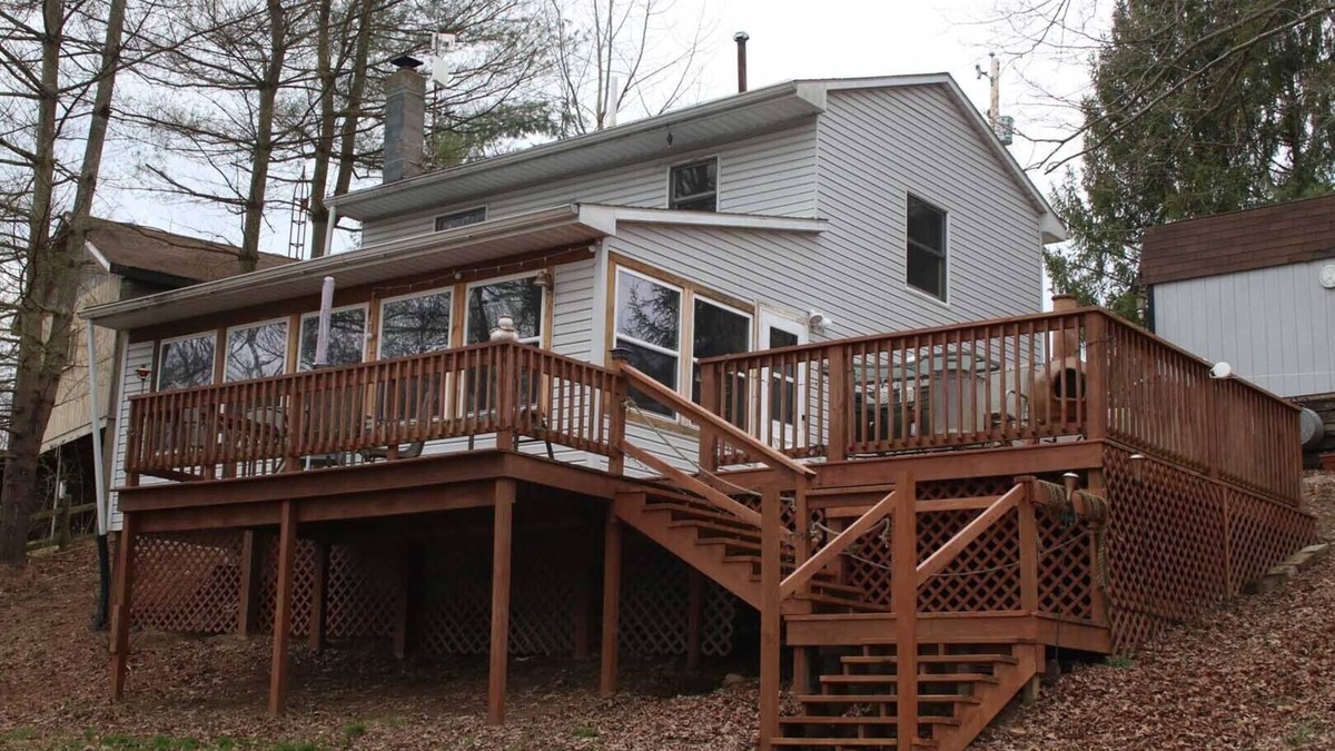 Glouster House | Fisherman's Cottage at Burr Oak Lake, Near Athens, Ohio University & Nelsonville