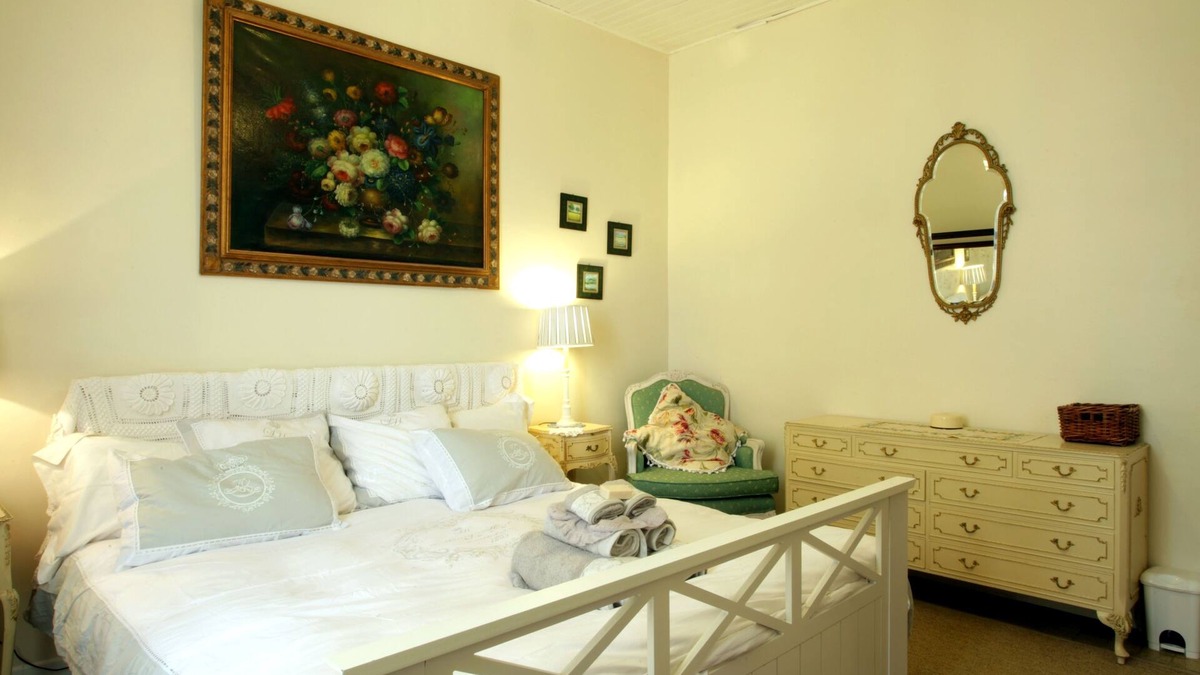 Carcassonne Cottage | Fisherman's Cottage Overlooking the Canal du Midi