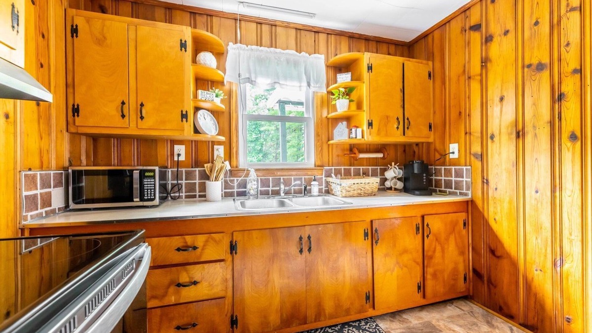 Ingles Cabin | Fisherman's Haven on Quiet Cove in Claytor Lake! 2BS5