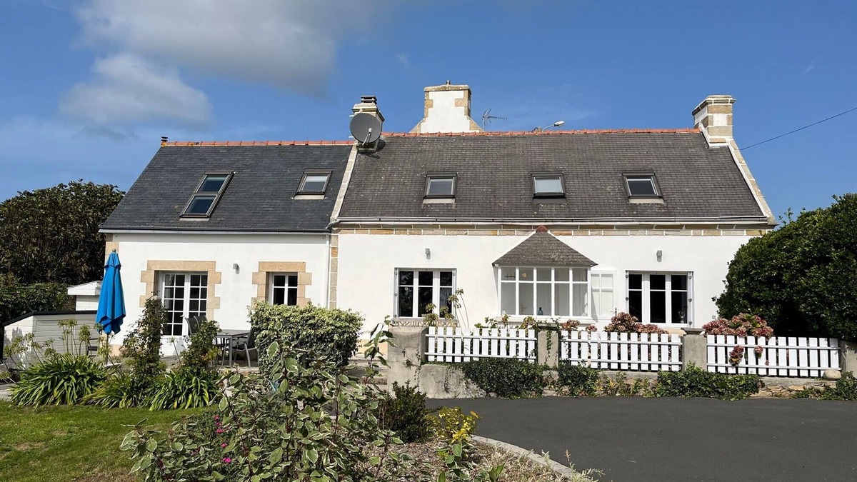 Plogoff House | Fisherman's house/Penty in Plogoff with terrace, garden and sea view near the beach
