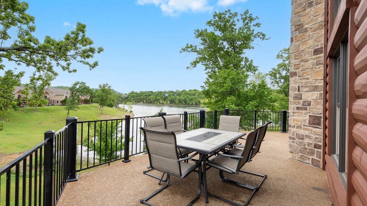 Lampe House | Fisherman's Paradise! Boat Slips & Dock 6Bed @ Luxury Lakefront Chalet Resort