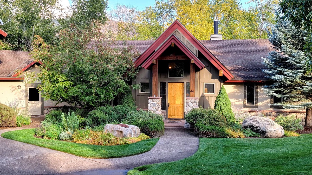 Eagle House | Fisherman's Paradise on Eagle River - 10 minutes from Vail/Eagle Airport