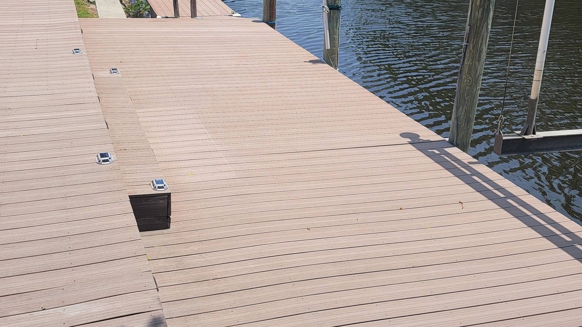 Homosassa House | Fisherman's Paradise w/Waterfront and 2 KING suites. Bring your boat! 40' dock
