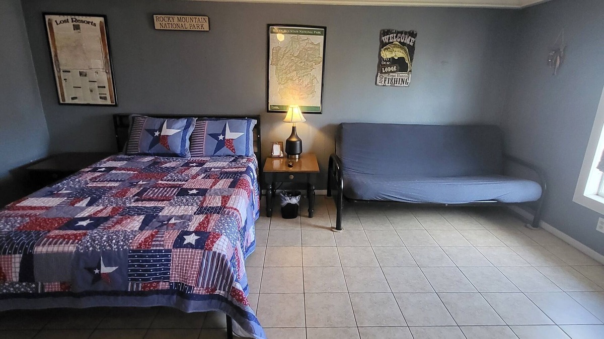 Buchanan Dam Cabin | Fisherman's Suite
