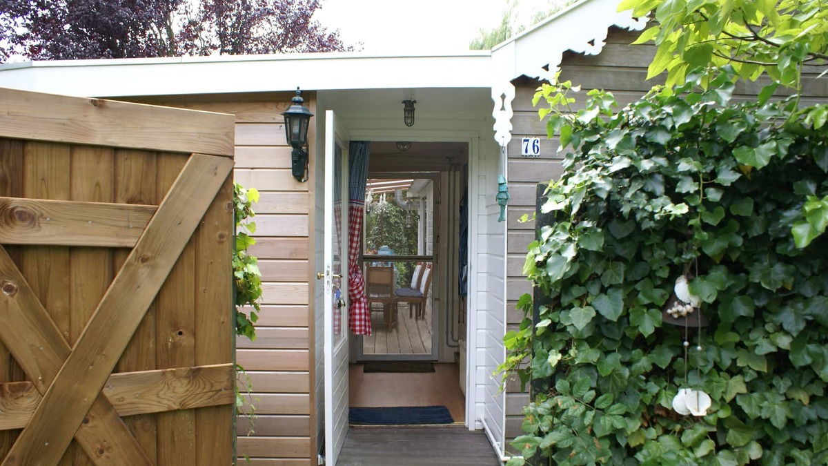 Vinkeveen Ski Chalet | Fishermans'Home on waterside