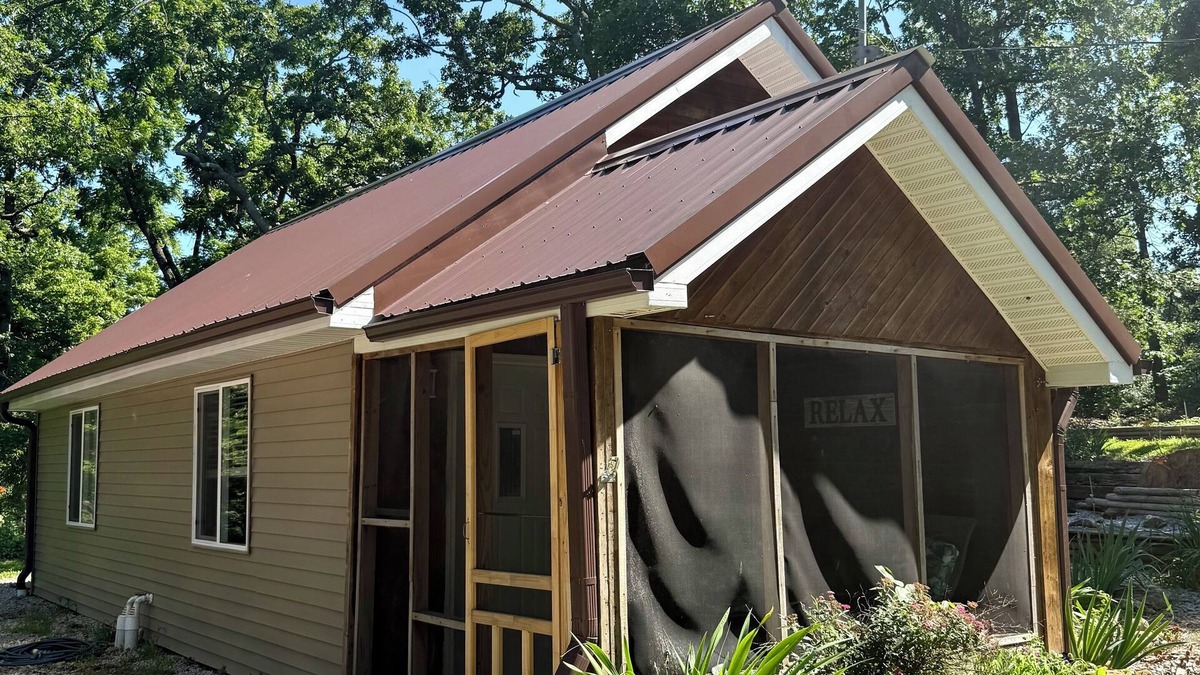 Warsaw House | Fisherman’s Paradise at The Lake. Charming 2 bedroom house by the lake in Warsaw