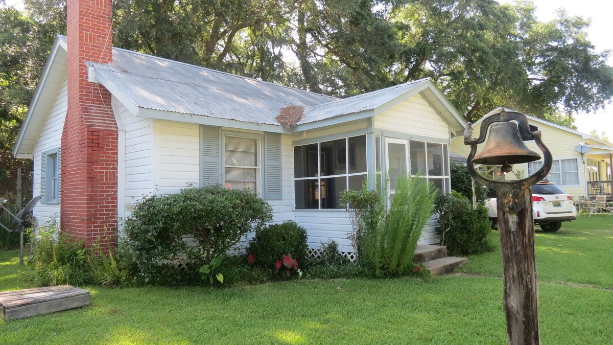 Bon Secour Cottage | Fishermen Beach Lovers Snowbirds Unique Bon Secour River Cabin, Pet Friendly!