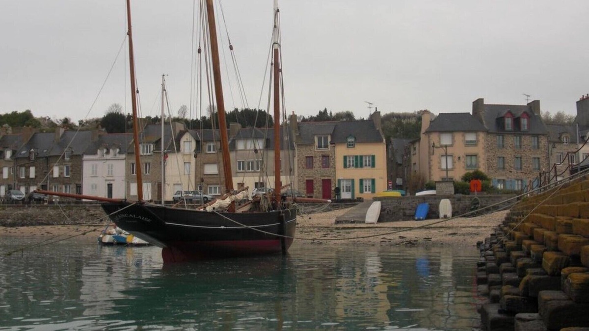 Cancale Apartment | Fishermen's house sea view 2nd floor