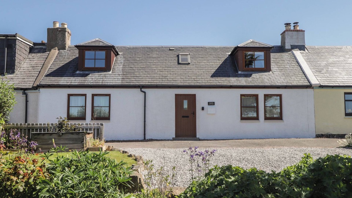 Ardersier Cottage | FISHERS COTTAGE, family friendly, with open fire in Ardersier