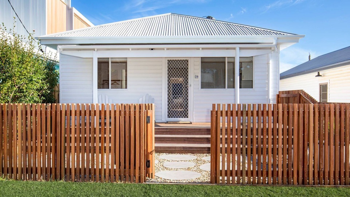 Currarong Cottage | Fishery Road Cottage - Newly Renovated - Pet Friendly - 2 Mins Walk to Beach